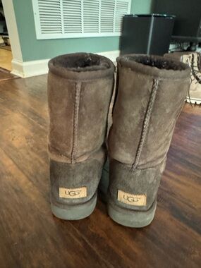 UGG Plush Shearling Interior in Dark Brown